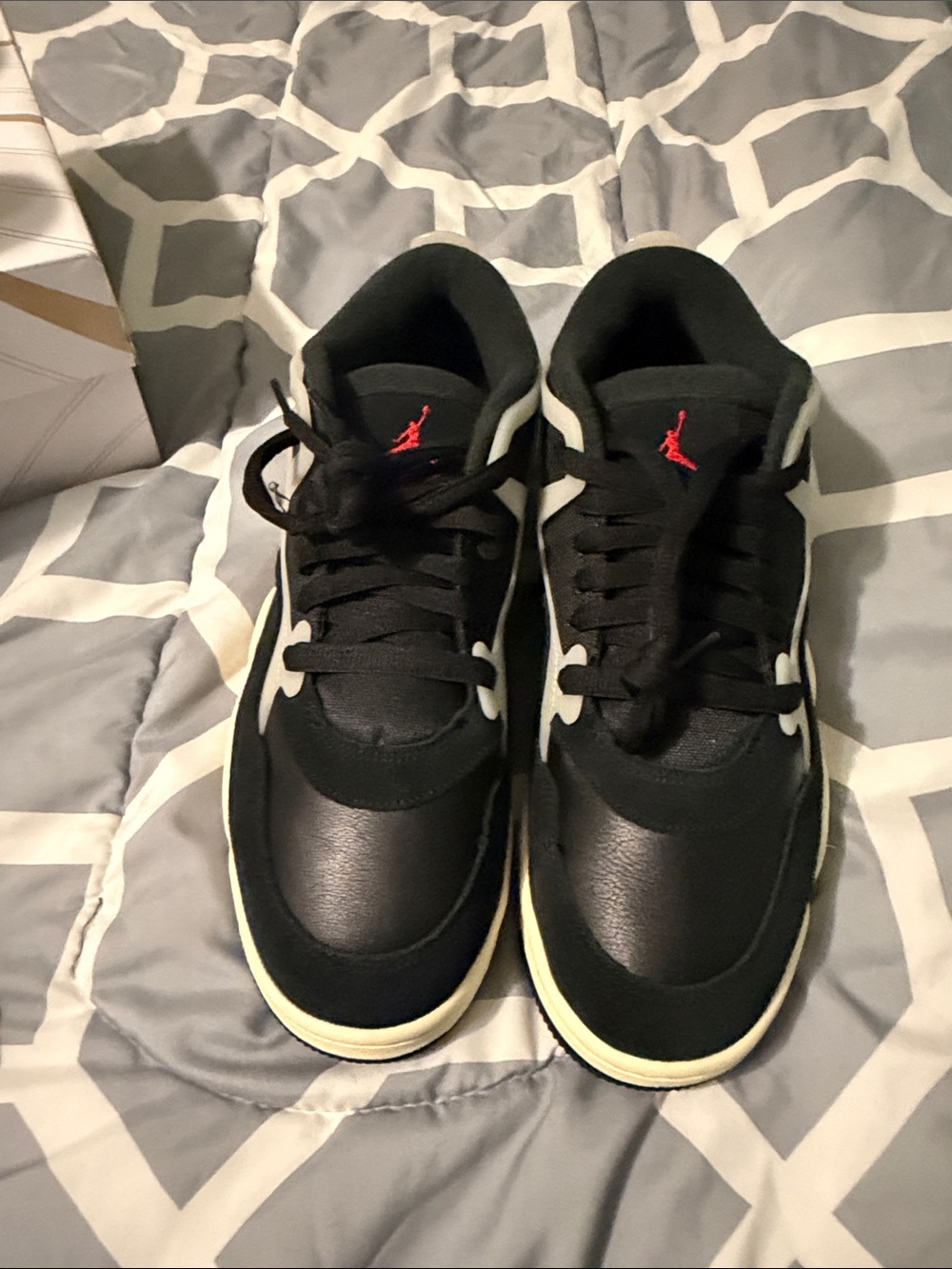 Mens Jordan’s Size 12 retro 4ae best colorway very hard to get
